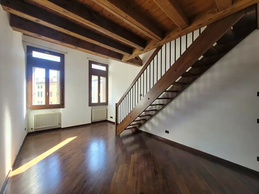 Immagine 2 di Appartamento in vendita  in PIAZZA ERBE a Vicenza