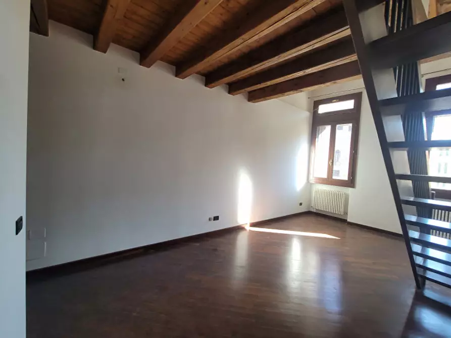 Immagine 4 di Appartamento in vendita  in PIAZZA ERBE a Vicenza