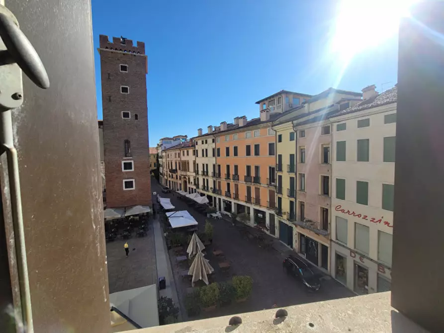 Immagine 9 di Appartamento in vendita  in PIAZZA ERBE a Vicenza