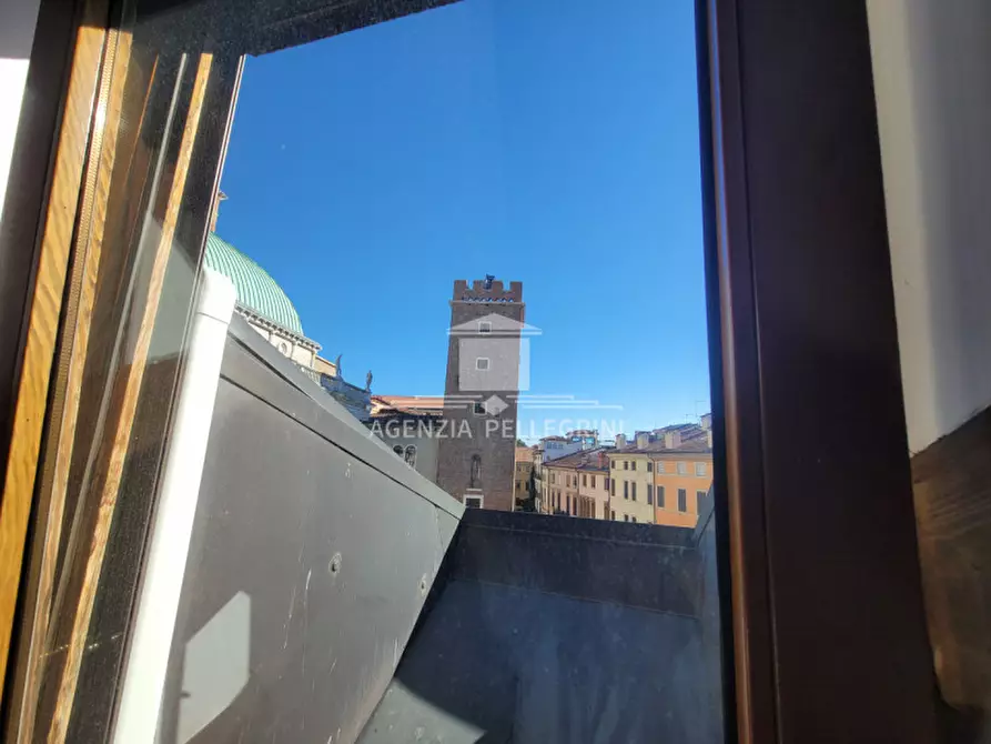 Immagine 12 di Appartamento in vendita  in PIAZZA ERBE a Vicenza
