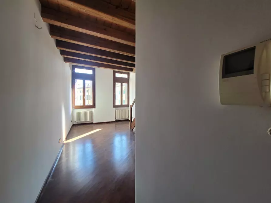 Immagine 15 di Appartamento in vendita  in PIAZZA ERBE a Vicenza