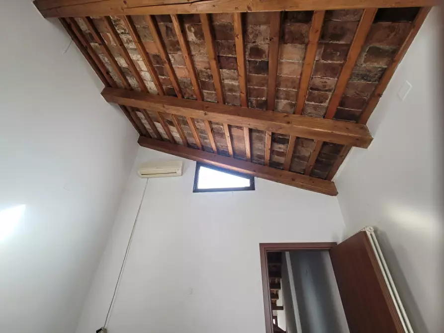 Immagine 18 di Appartamento in vendita  in PIAZZA ERBE a Vicenza