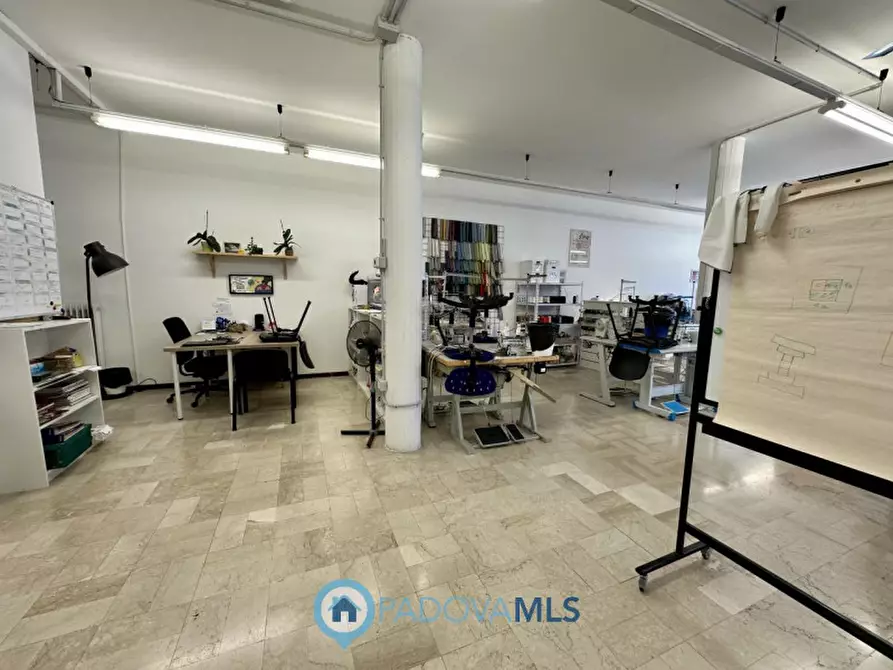 Immagine 4 di Negozio in vendita  in Via Pontevigodarzere, 111 a Padova