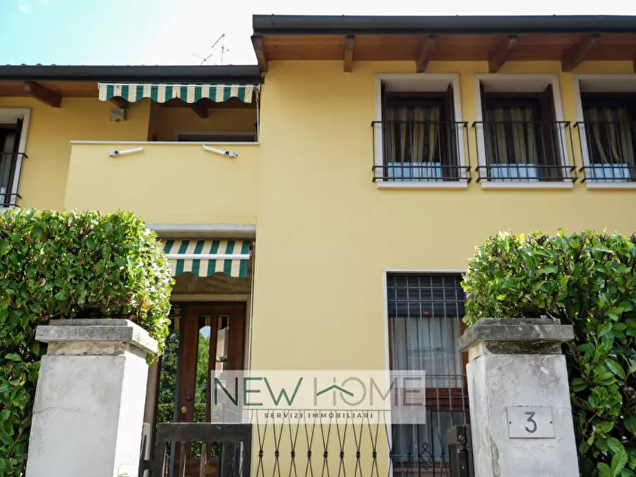 Immagine 1 di Casa bifamiliare in vendita  in via Alfonsine 3 a Verona