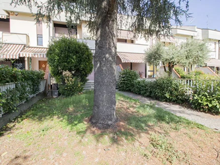 Immagine 4 di Villetta a schiera in vendita  a Prato