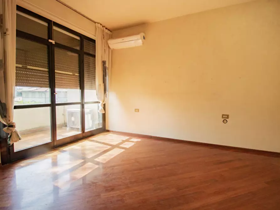 Immagine 10 di Villetta a schiera in vendita  a Prato