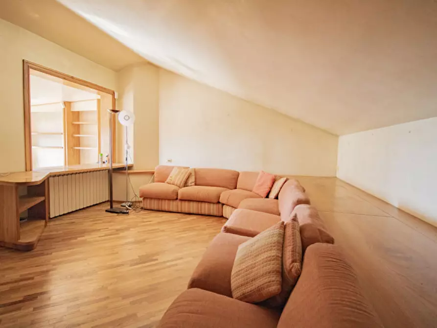 Immagine 16 di Villetta a schiera in vendita  a Prato