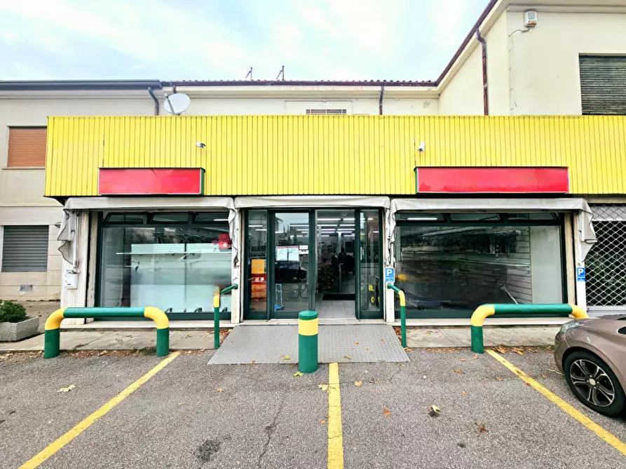 Immagine 1 di Negozio in vendita  in VIA PADANA INFERIORE a Este