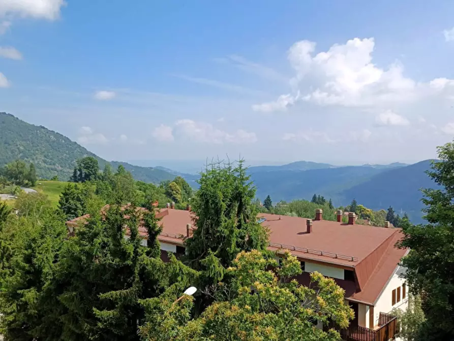 Immagine 1 di Appartamento in vendita  in Via dei a Viola