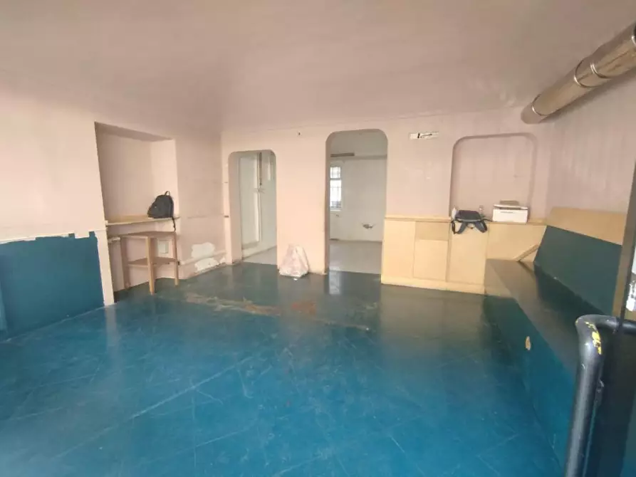 Immagine 2 di Negozio in vendita  in Via San Donato 29 a Torino