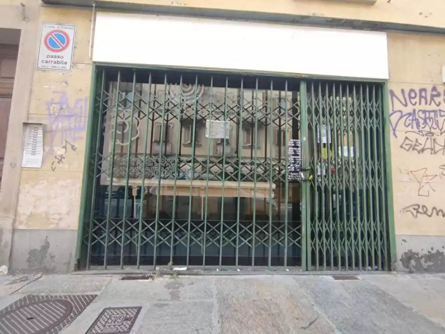 Immagine 4 di Negozio in vendita  in Via San Donato 29 a Torino
