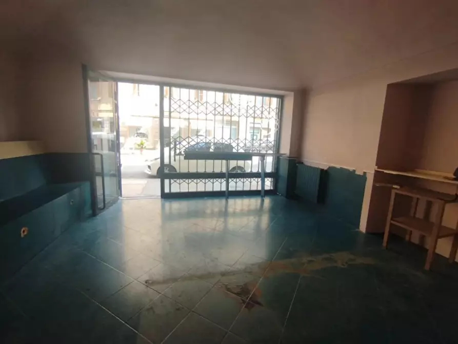 Immagine 5 di Negozio in vendita  in Via San Donato 29 a Torino