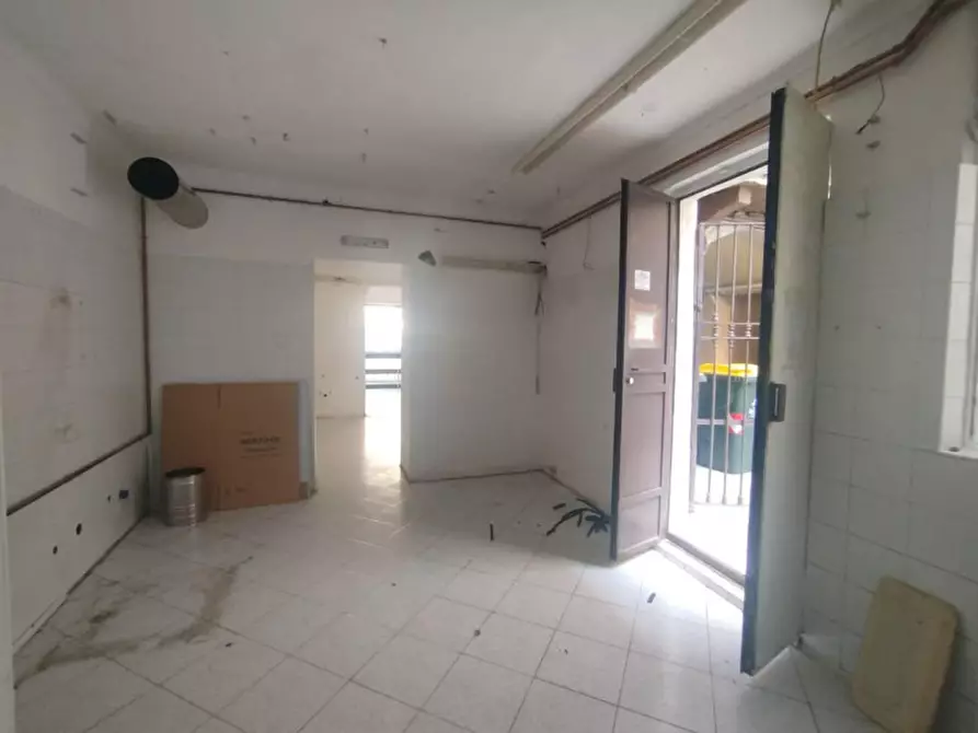 Immagine 9 di Negozio in vendita  in Via San Donato 29 a Torino