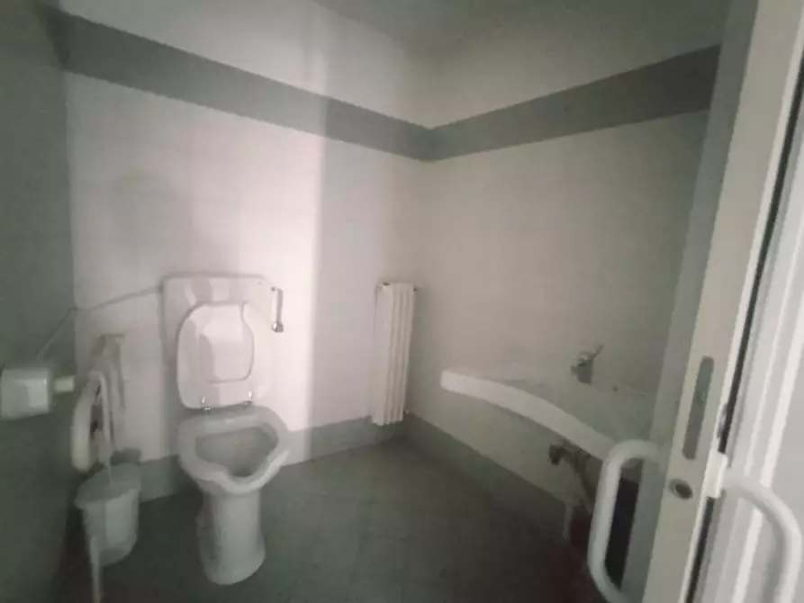 Immagine 10 di Negozio in vendita  in Via San Donato 29 a Torino