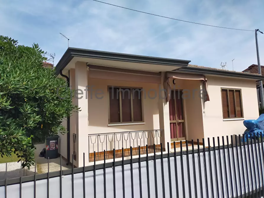 Immagine 1 di Casa indipendente in affitto  in VIA CAPIONI a Padova