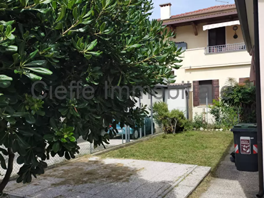 Immagine 2 di Casa indipendente in affitto  in VIA CAPIONI a Padova