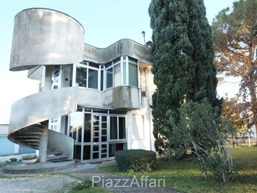 Immagine 2 di Villa in vendita  in Correzzola a Correzzola