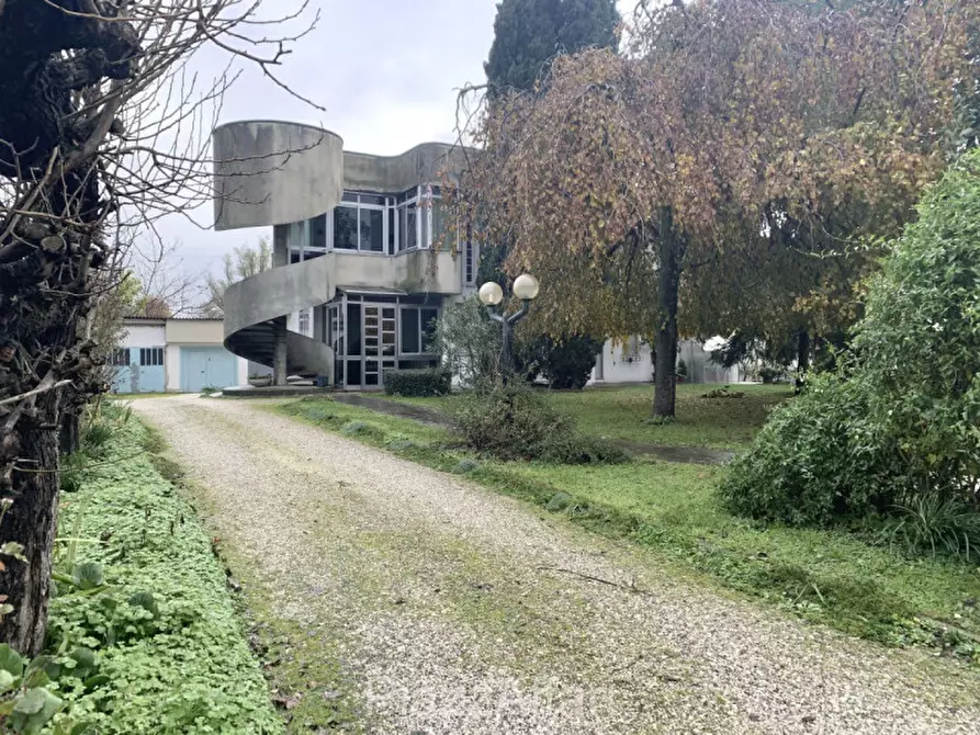 Immagine 18 di Villa in vendita  in Correzzola a Correzzola