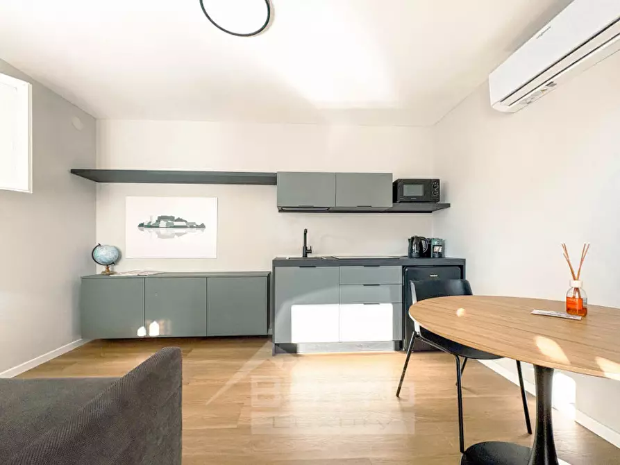 Immagine 1 di Appartamento in vendita  in pisogno via peroni 2 a Miasino