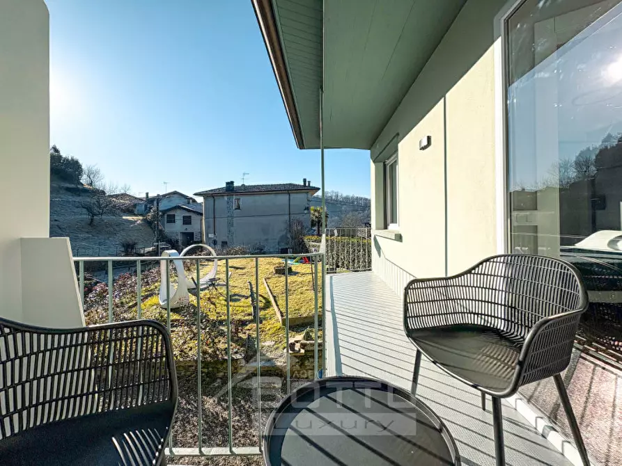 Immagine 2 di Appartamento in vendita  in pisogno via peroni 2 a Miasino