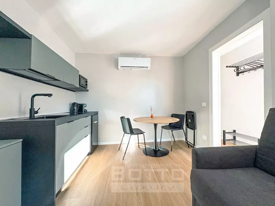 Immagine 5 di Appartamento in vendita  in pisogno via peroni 2 a Miasino