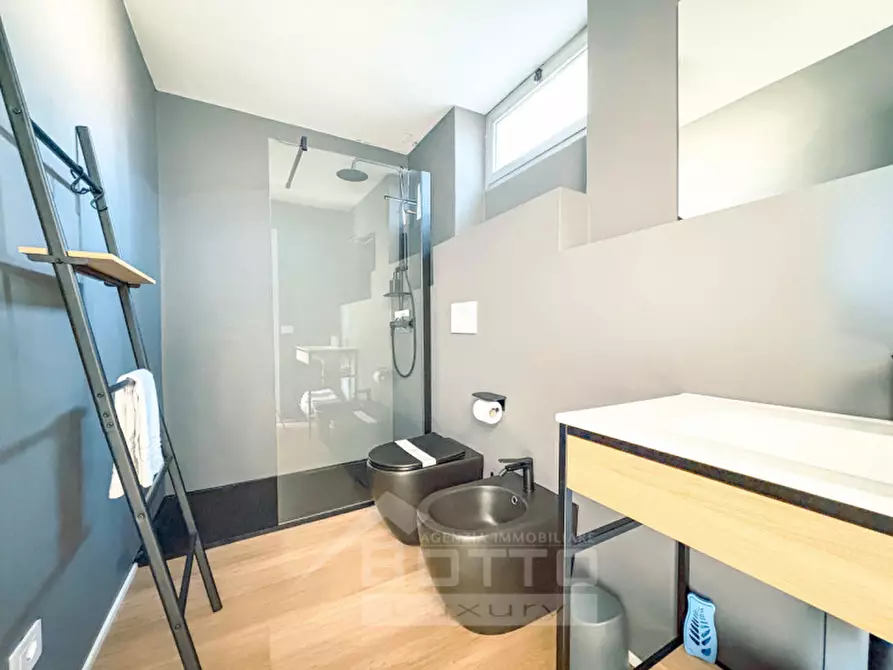 Immagine 12 di Appartamento in vendita  in pisogno via peroni 2 a Miasino