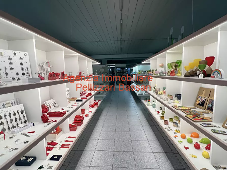 Immagine 13 di Capannone industriale in vendita  in VIA OBERDAN cornuda a Cornuda