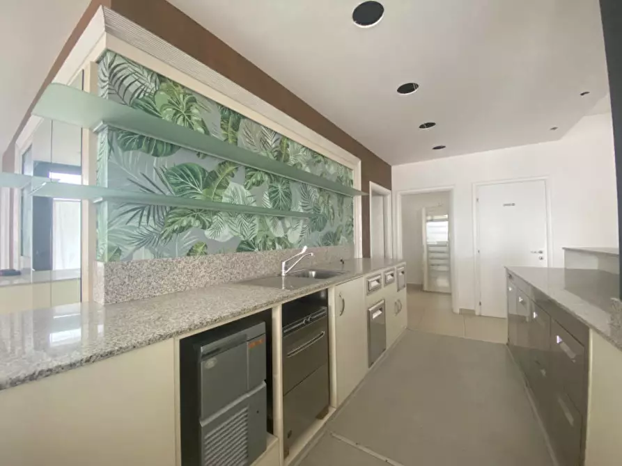 Immagine 2 di Attività commerciale in affitto  a Massanzago