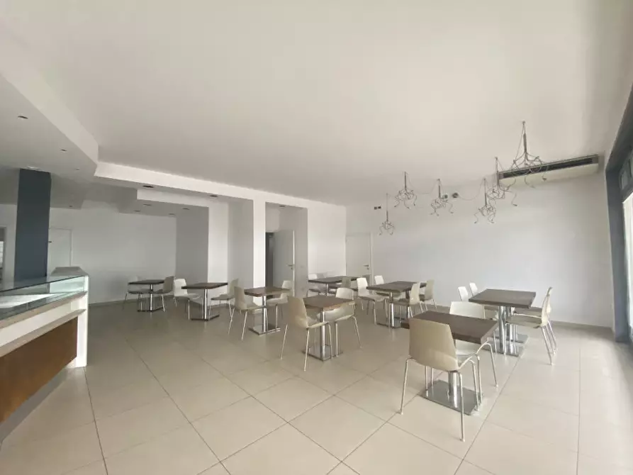 Immagine 8 di Attività commerciale in affitto  a Massanzago