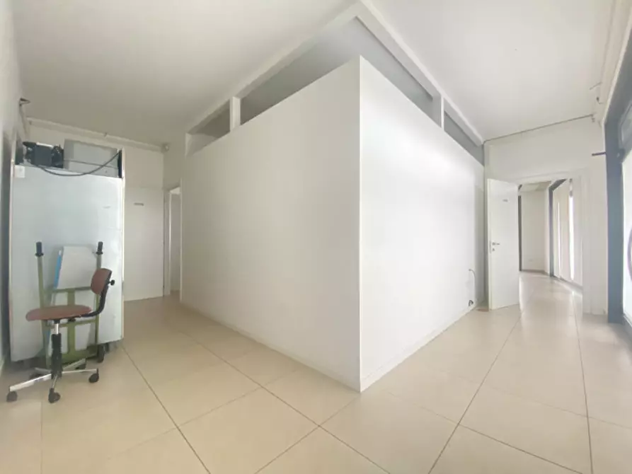 Immagine 11 di Attività commerciale in affitto  a Massanzago