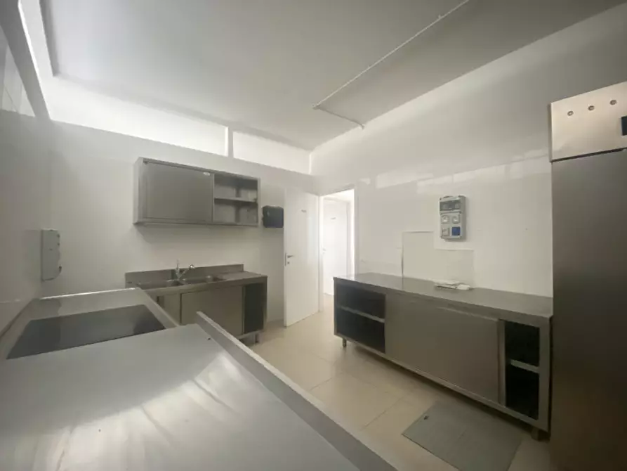 Immagine 12 di Attività commerciale in affitto  a Massanzago