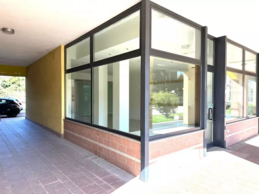 Immagine 2 di Negozio in affitto  in Via Roma a Vigodarzere