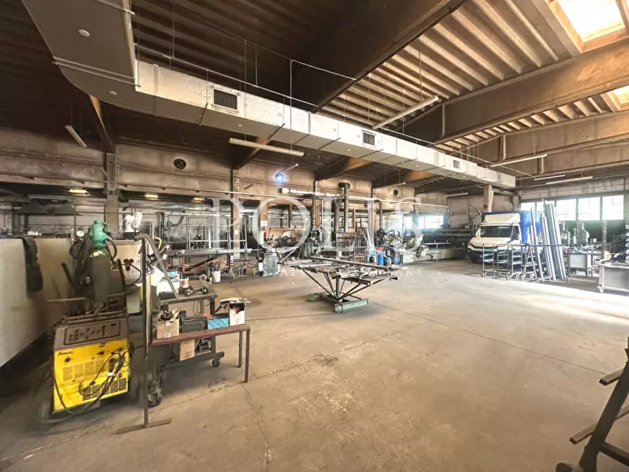 Immagine 10 di Capannone industriale in vendita  in via Ortigara a Como