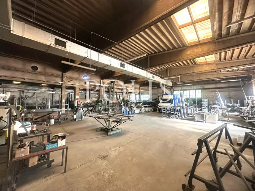 Immagine 11 di Capannone industriale in vendita  in via Ortigara a Como