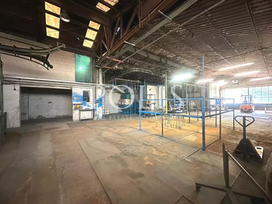 Immagine 13 di Capannone industriale in vendita  in via Ortigara a Como