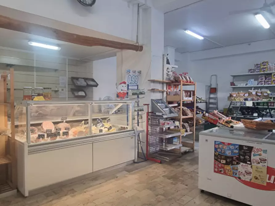 Immagine 1 di Attività commerciale in vendita  in Via Risorgimento,N°101-103 a Milazzo