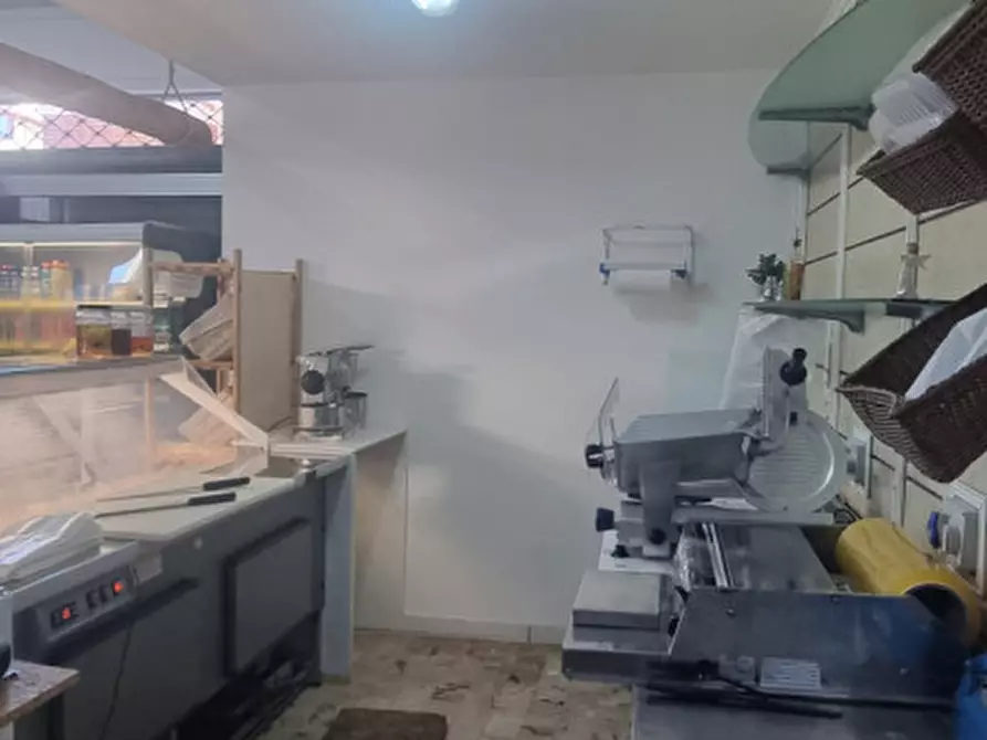 Immagine 7 di Attività commerciale in vendita  in Via Risorgimento,N°101-103 a Milazzo