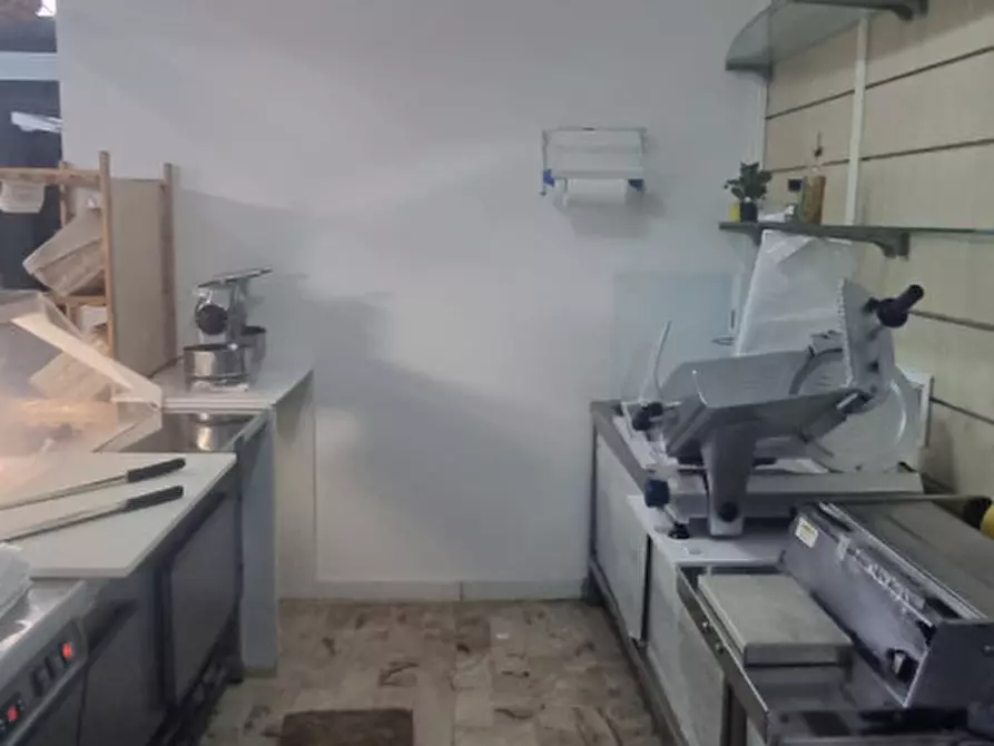 Immagine 8 di Attività commerciale in vendita  in Via Risorgimento,N°101-103 a Milazzo