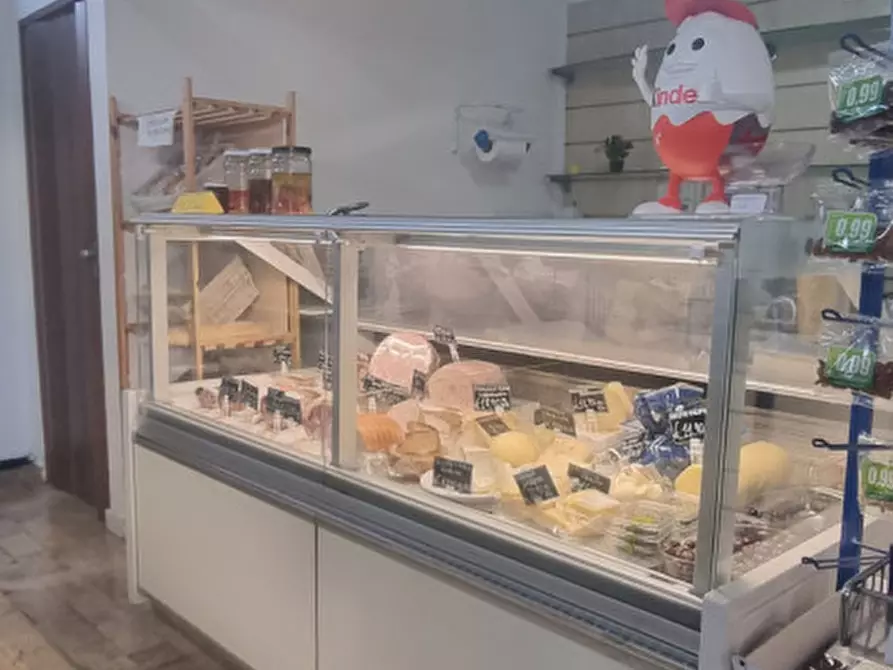 Immagine 9 di Attività commerciale in vendita  in Via Risorgimento,N°101-103 a Milazzo