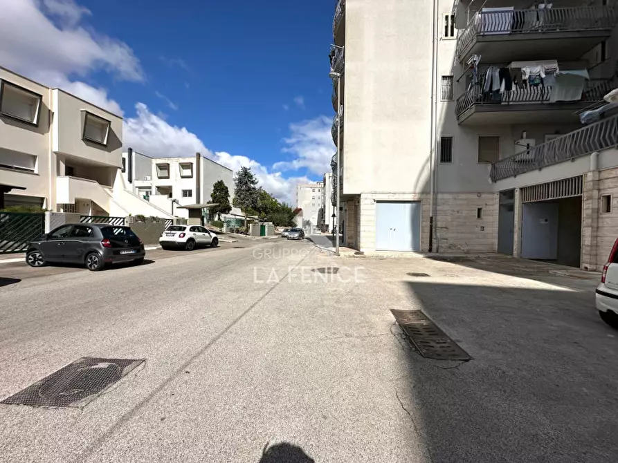 Immagine 1 di Negozio in vendita  in Via della Resistenza 54a a Martina Franca
