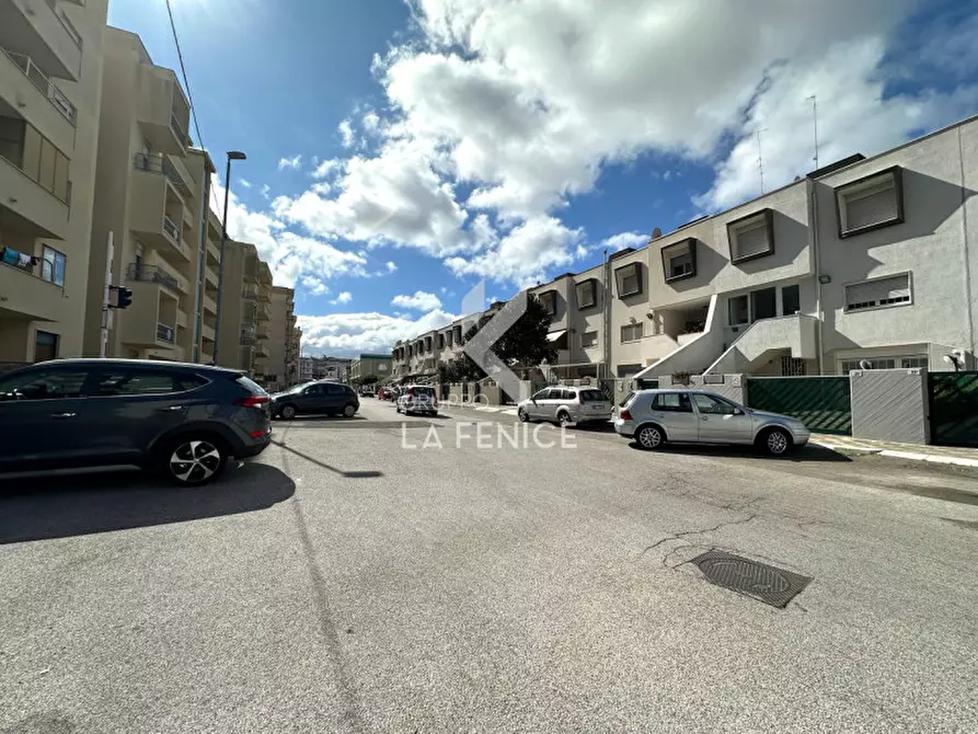 Immagine 2 di Negozio in vendita  in Via della Resistenza 54a a Martina Franca