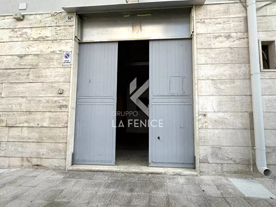 Immagine 3 di Negozio in vendita  in Via della Resistenza 54a a Martina Franca