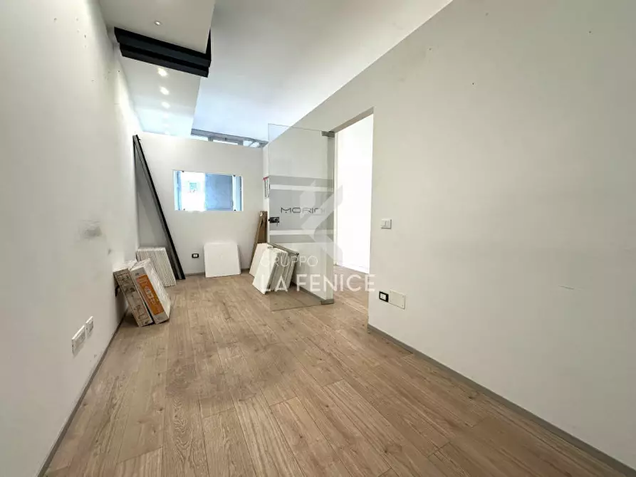 Immagine 9 di Negozio in vendita  in Via della Resistenza 54a a Martina Franca