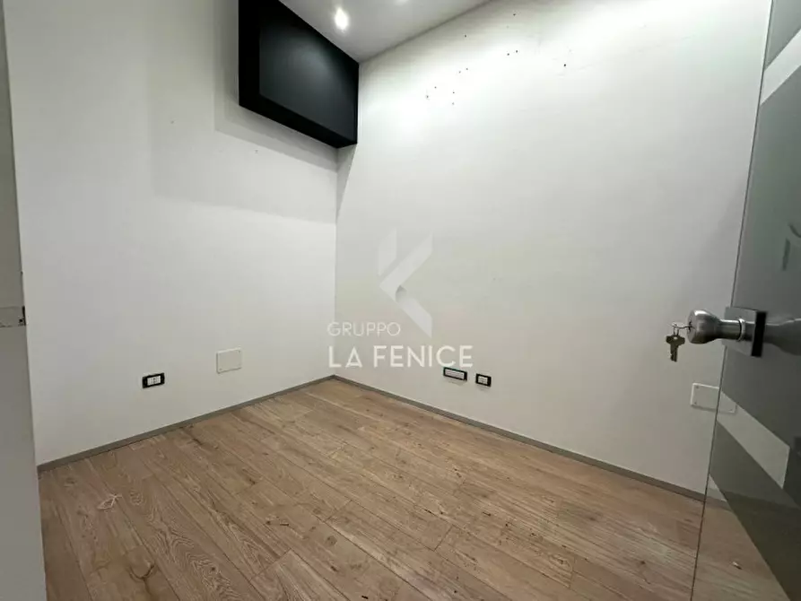 Immagine 11 di Negozio in vendita  in Via della Resistenza 54a a Martina Franca