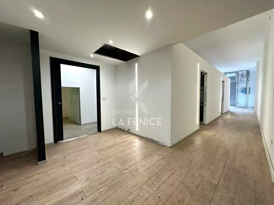 Immagine 13 di Negozio in vendita  in Via della Resistenza 54a a Martina Franca