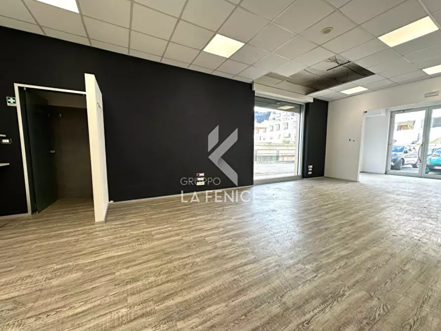 Immagine 17 di Negozio in vendita  in Via della Resistenza 54a a Martina Franca