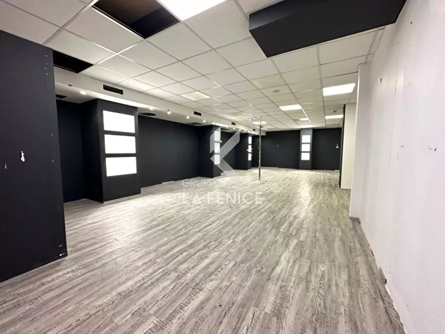 Immagine 21 di Negozio in vendita  in Via della Resistenza 54a a Martina Franca