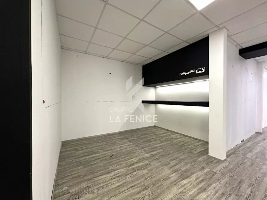 Immagine 23 di Negozio in vendita  in Via della Resistenza 54a a Martina Franca