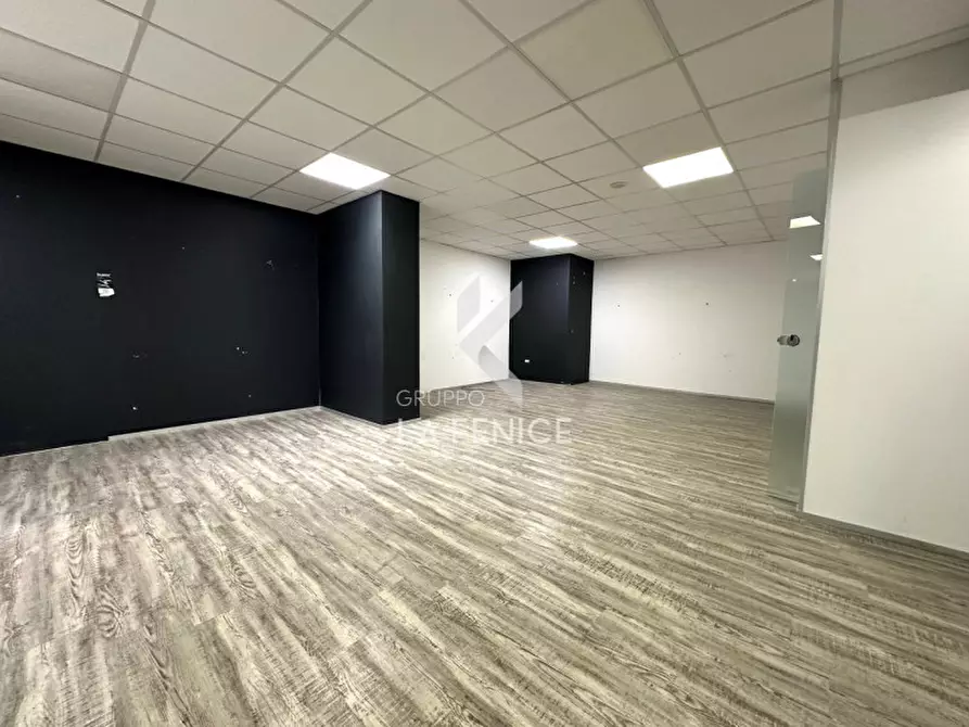 Immagine 24 di Negozio in vendita  in Via della Resistenza 54a a Martina Franca