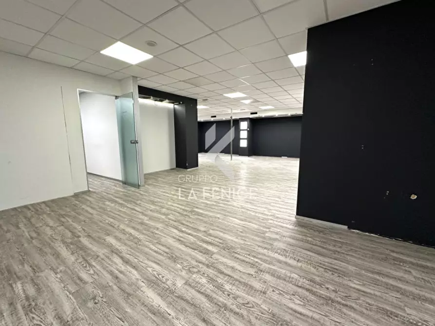 Immagine 25 di Negozio in vendita  in Via della Resistenza 54a a Martina Franca